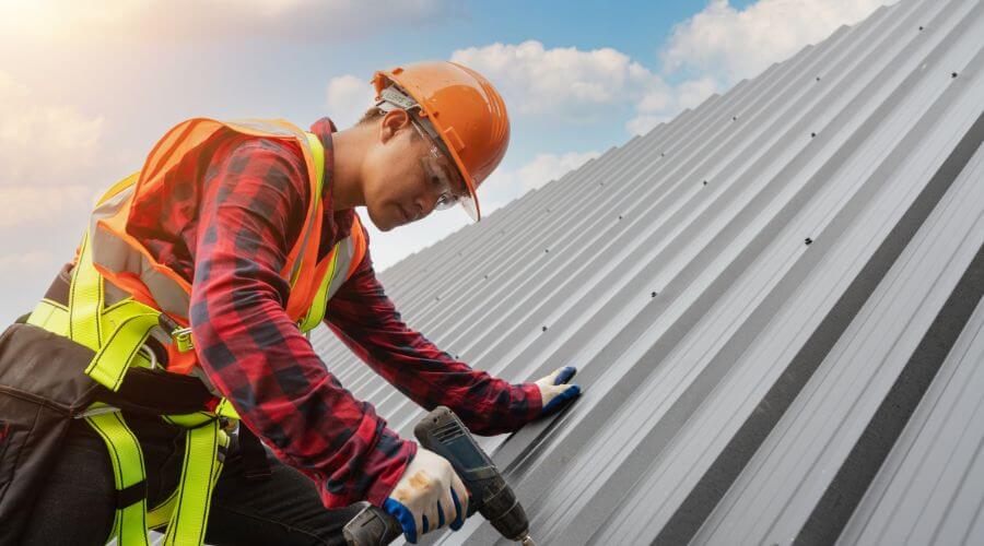 Professional gutter cleaning in Haydenville, OH